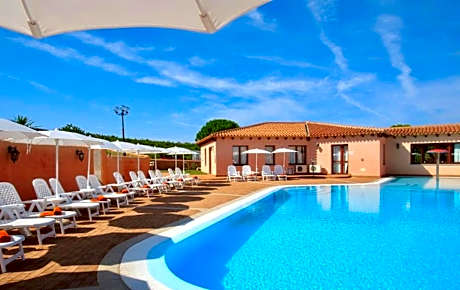 ISA-Residence with swimming-pool in Vignola Mare, apartments with air conditioning and private outdoor area