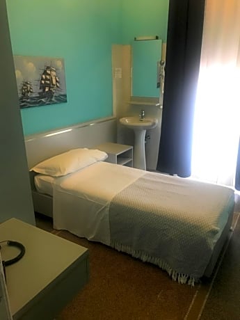 Basic Single Room with Shared Bathroom