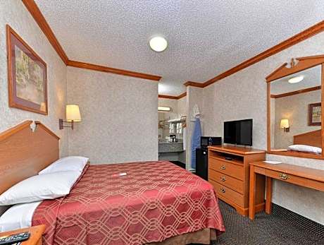 1 Queen Bed