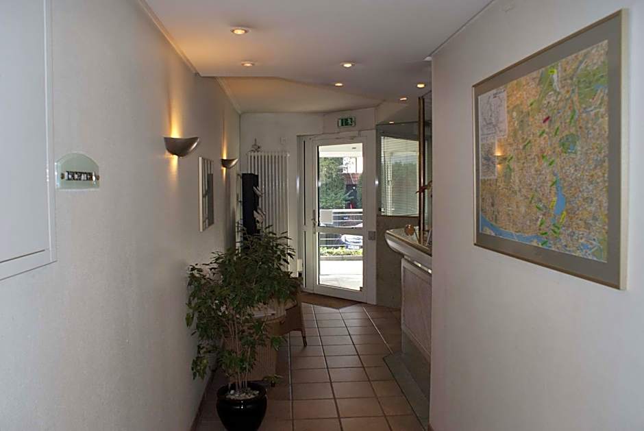 Entree Hotel Gross Borstel Garni