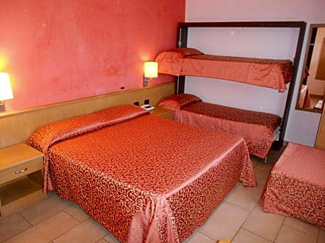 Family Room (2 Adults + 2 Children)