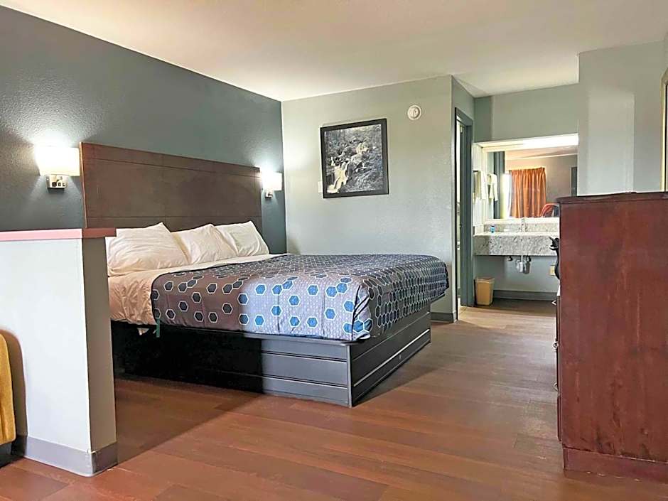 Red Carpet Inn & Suites