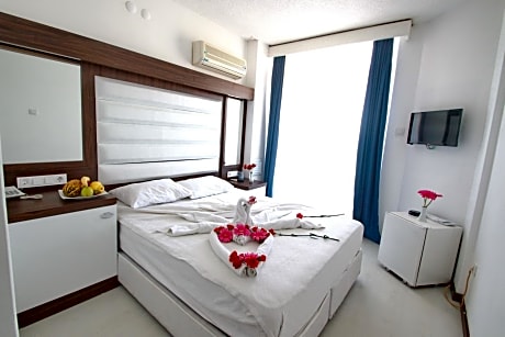 Double or Twin Room with Sea View and Balcony