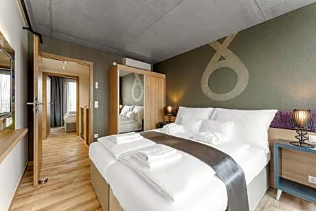 Deluxe Penthouse Suite With Outdoor Jacuzzi