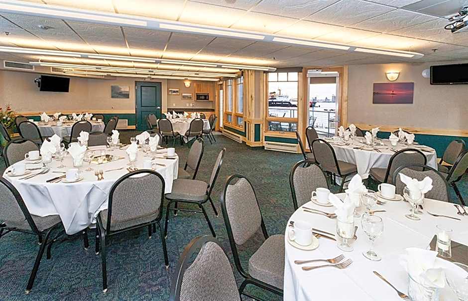 Park Point Marina Inn