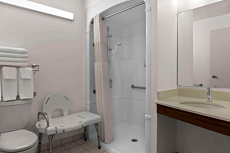 Days Inn by Wyndham Steinbach