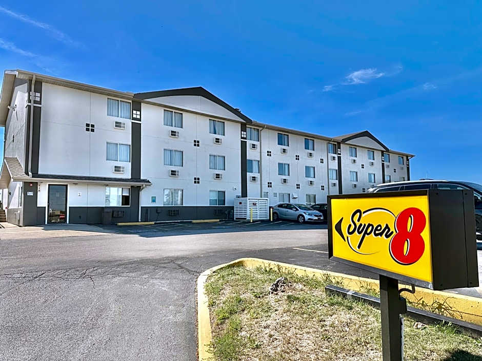 Super 8 by Wyndham Bloomington