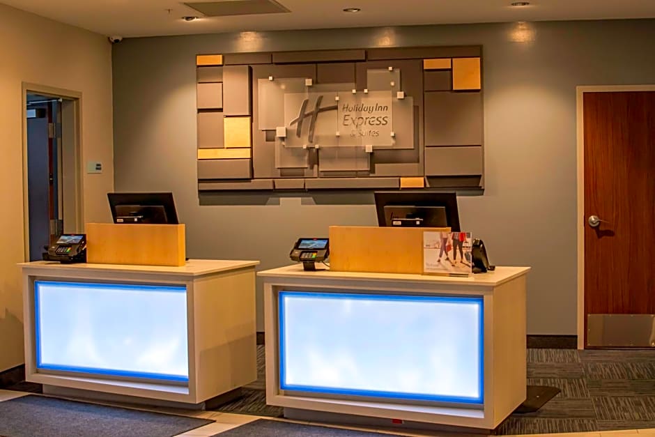 Holiday Inn Express and Suites Tonawanda Buffalo Area