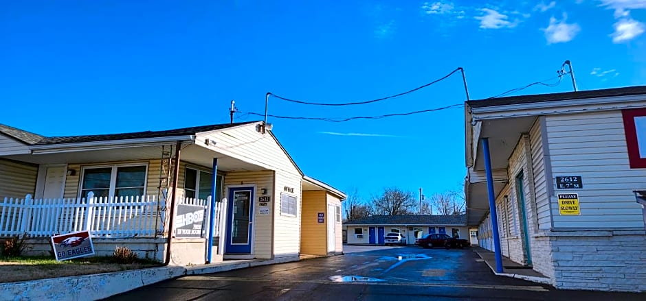 Plaza Motel