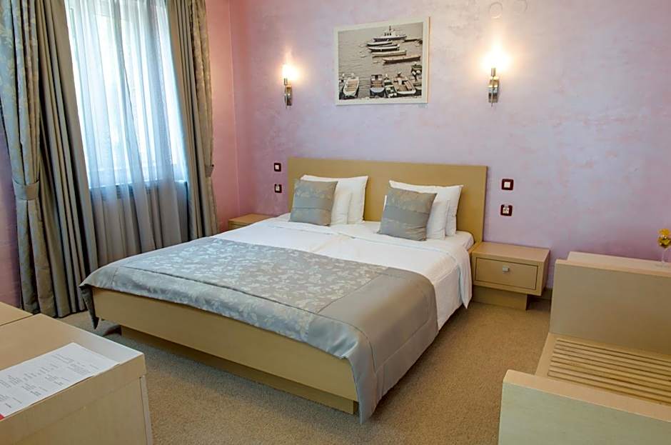 Euro Garni Hotel