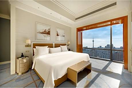 Four Seasons Room Queen