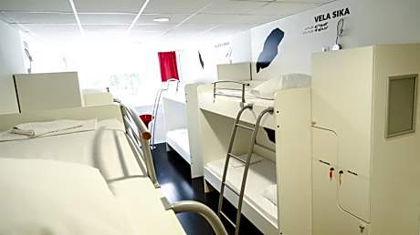 Bed in 6-Bed Mixed Dormitory Room with Private Bathroom