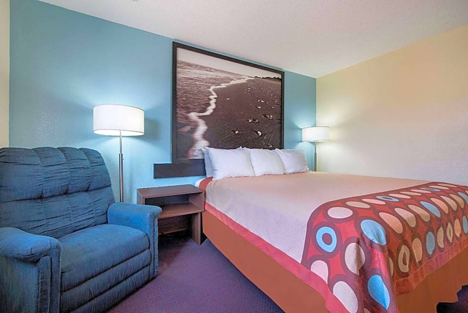 Super 8 by Wyndham College Station