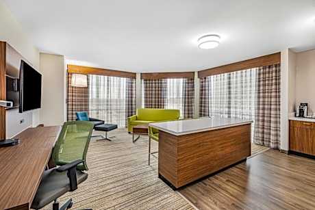 One-Bedroom King Suite - Communications Accessible