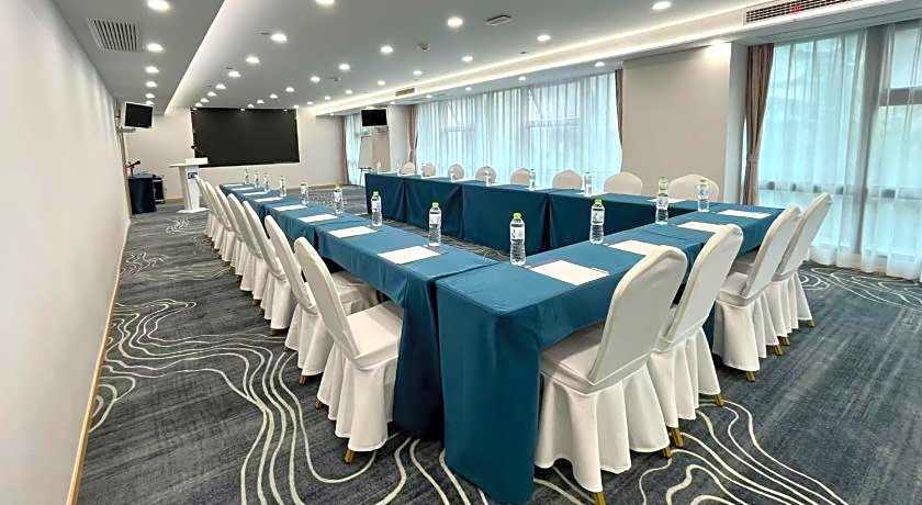 Holiday Inn Express Qingdao City Center By IHG