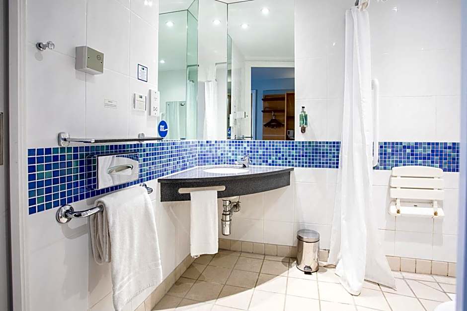 Holiday Inn Express Dunfermline By IHG