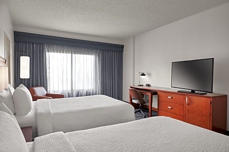 Suite Accessible King Size Bed