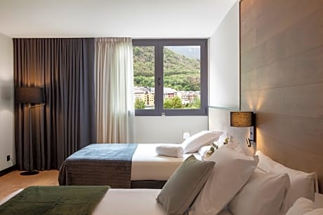 TRIPLE (2 ADULTS + 1 CHILD)