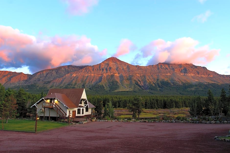 Summit Mountain Lodge and Steakhouse