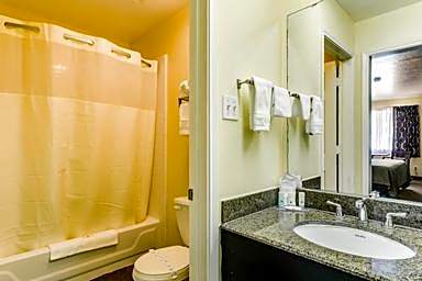 King Room with Roll-in Shower - Mobility Access/Non-Smoking