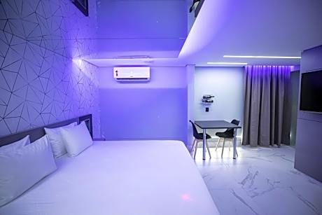 Studio with Spa Bath