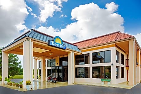 Days Inn by Wyndham Clinton