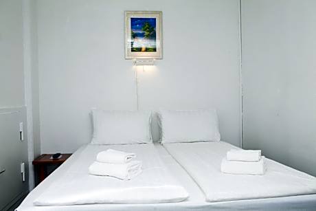 Twin Room with Shared Bathroom without Window