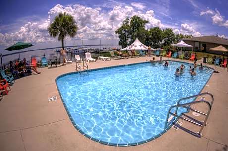 Crystal Cove Riverfront Resort