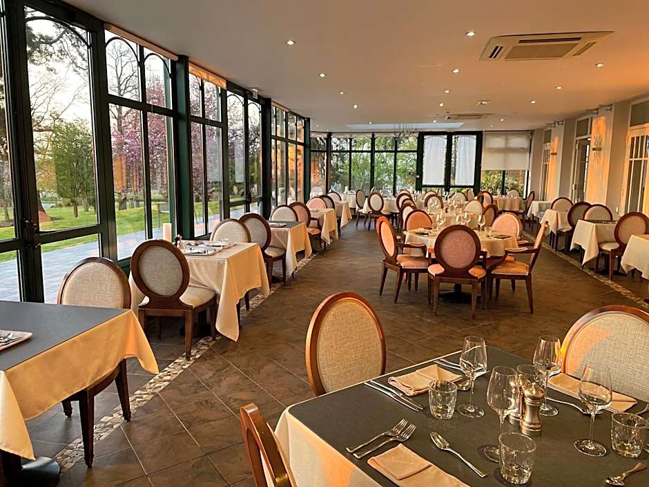 Logis - Hotel Restaurant La Sapinière - Proche Saint Omer