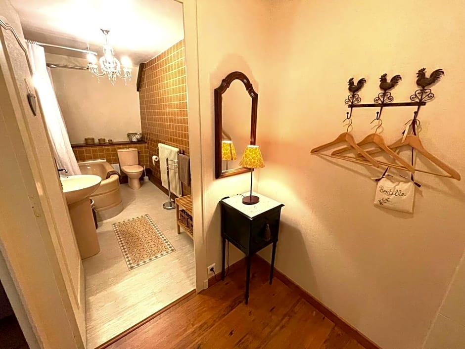 Maison d'hôtes et gîtes La Chouannerie à côté du parc du Puy duFou