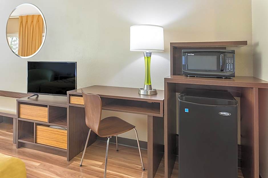 Super 8 By Wyndham Asheville Airport