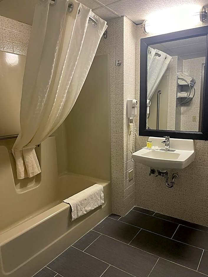 Wingate by Wyndham Lake George