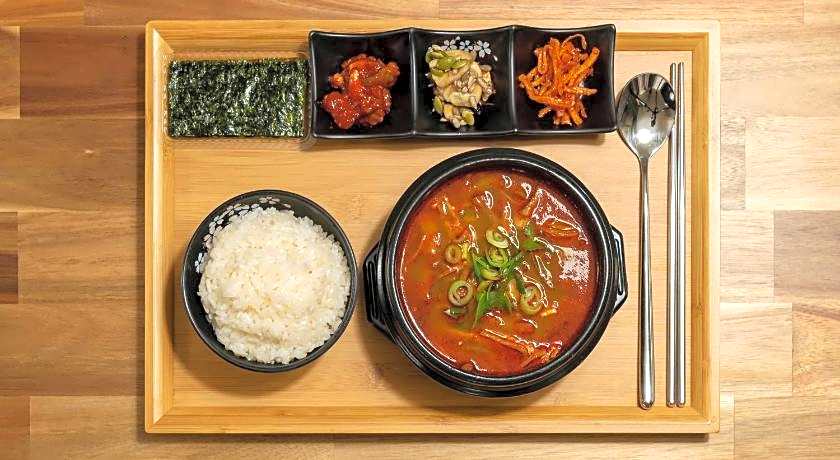 Gupo Brown-Dot Hotel