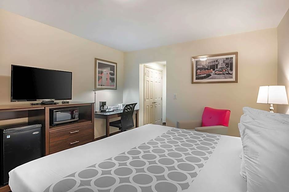 Photo 1 of 1 of Standard 1 King Bed