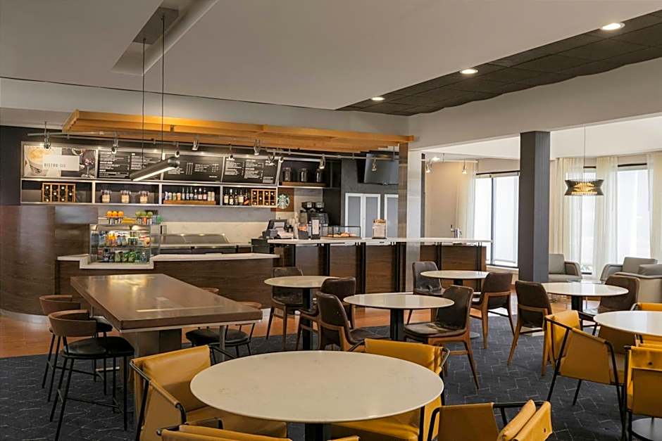 Courtyard by Marriott Louisville East