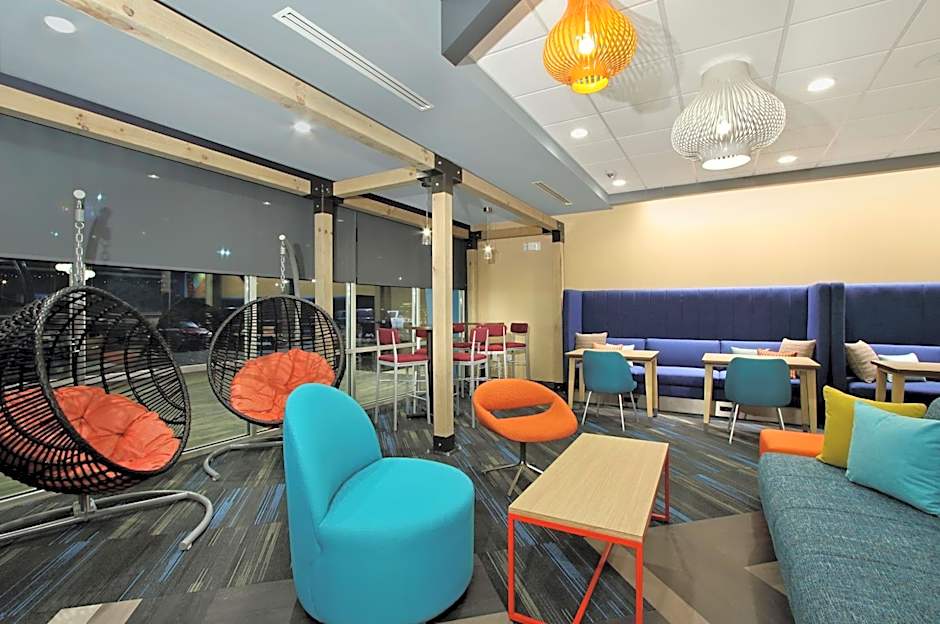 Tru by Hilton Meridian