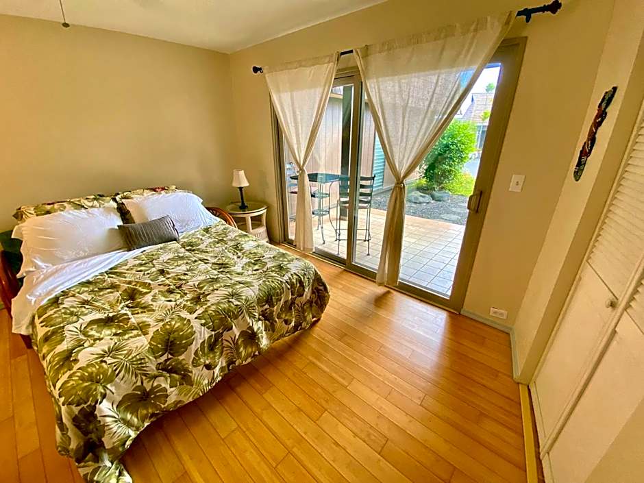 Beachfront 1 Bedroom Condo with Private Beach, Pool, Hot Tub