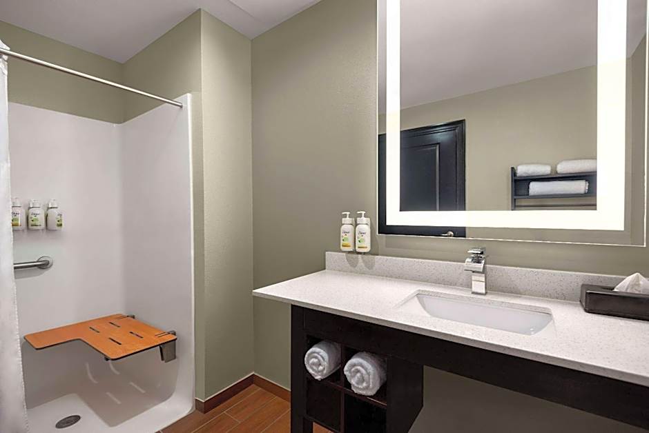 La Quinta Inn & Suites by Wyndham Gonzales