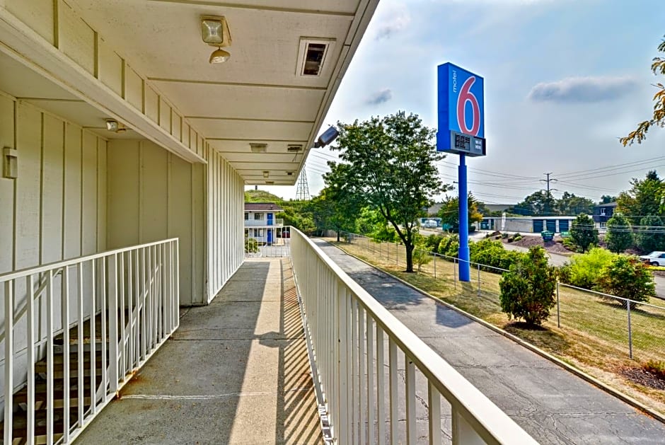 Motel 6 Pittsburgh, PA - Crafton