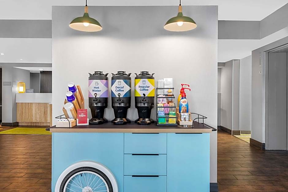 Spark by Hilton Bakersfield Central