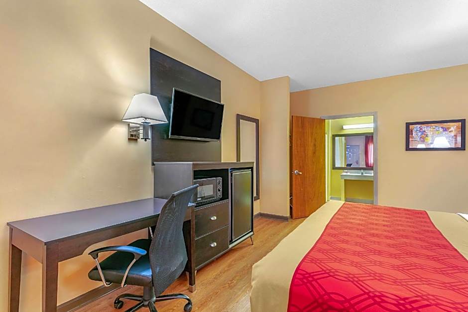 Econo Lodge Northport near University