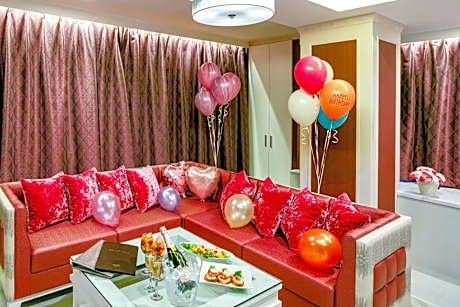 Queen Suite with Spa Bath