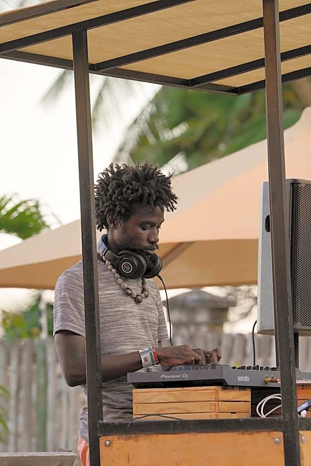 LalaGalu - Beachfront EcoCabins