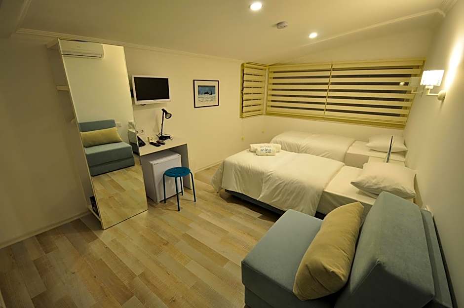 Photo 1 of 5 of Triple Room