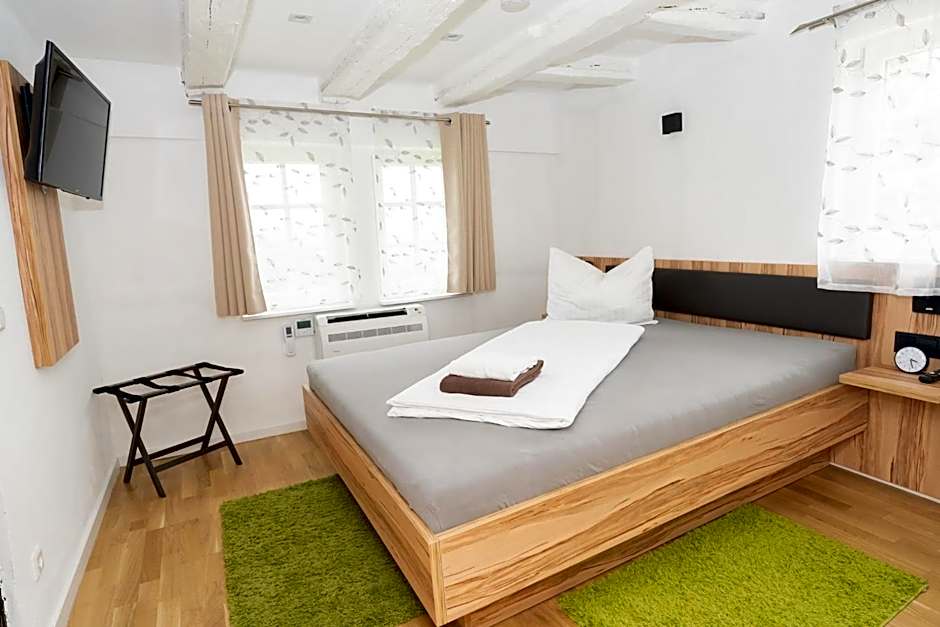 Hotel Garni BURG WALDENSTEIN