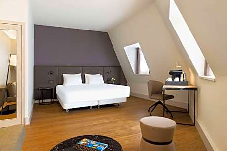 Family Room (2 Adults + 1 Child)