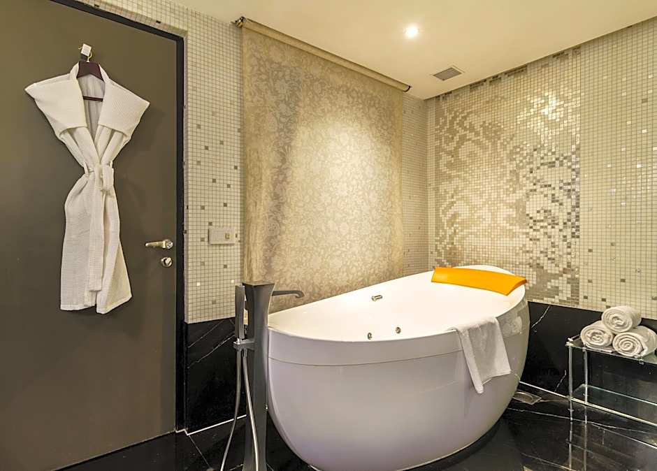 Le Meridien Surat