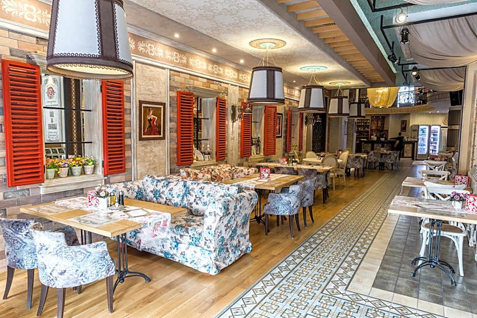 Cosmopolitan Hotel & Wellness