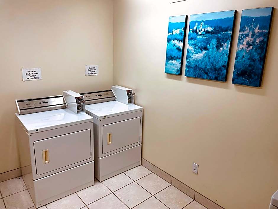 Aurora Park Inn & Suites