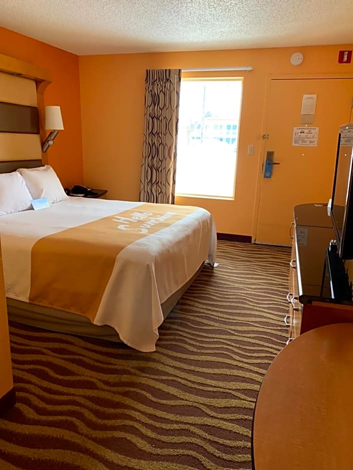 Days Inn & Suites by Wyndham Albany